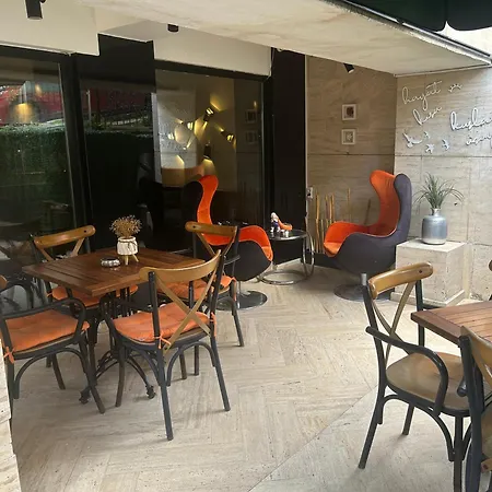 The Place & 5* Стамбул