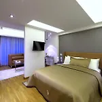 Hotel The Place &