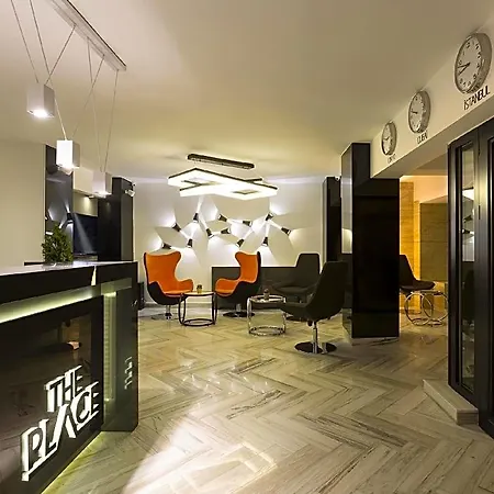 The Place & اسطنبول