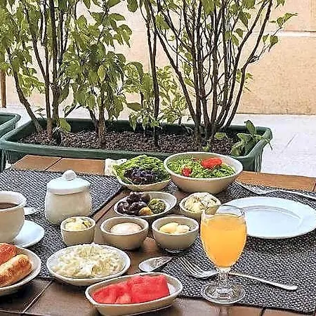 فندق The Place &
