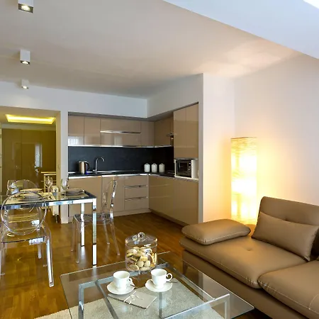 Hotel The Place &